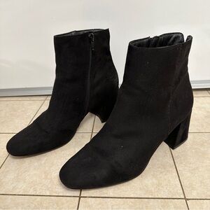 CHINESE LAUNDRY Daria Block Heel Bootie Size 9 Black